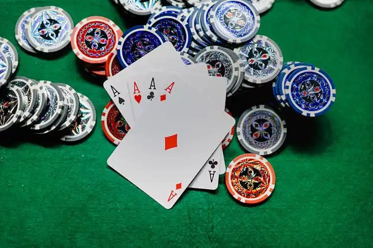 Antarmuka Rummy puncakwd dengan nuansa biru
